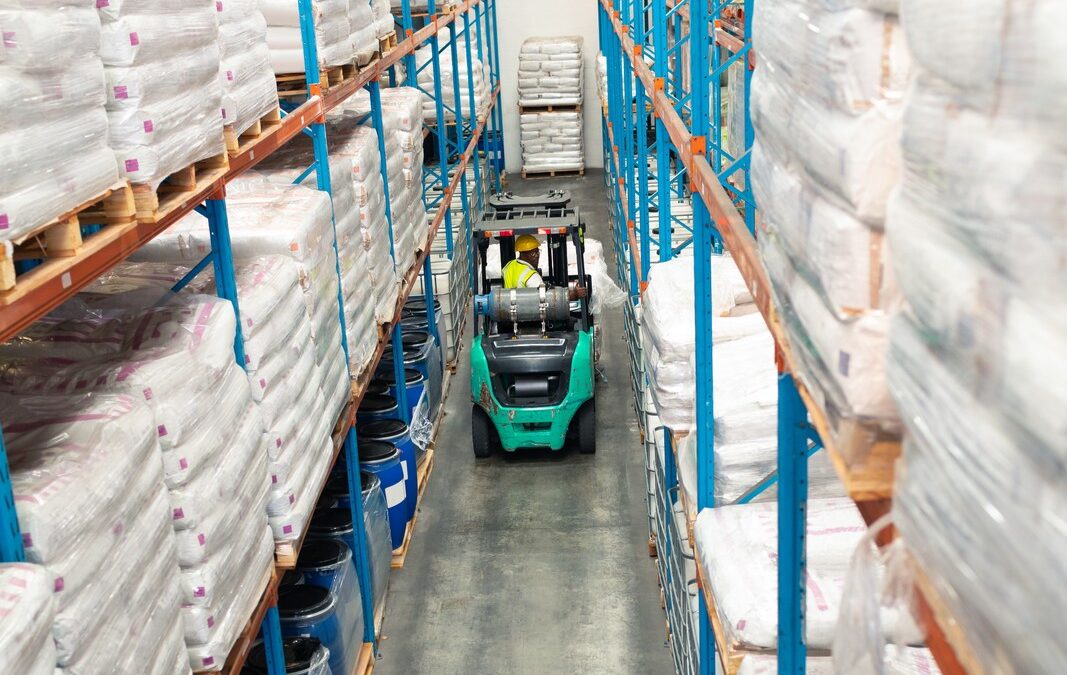 What Arizona Warehouse Managers Should Know About Forklift Wear and Tear